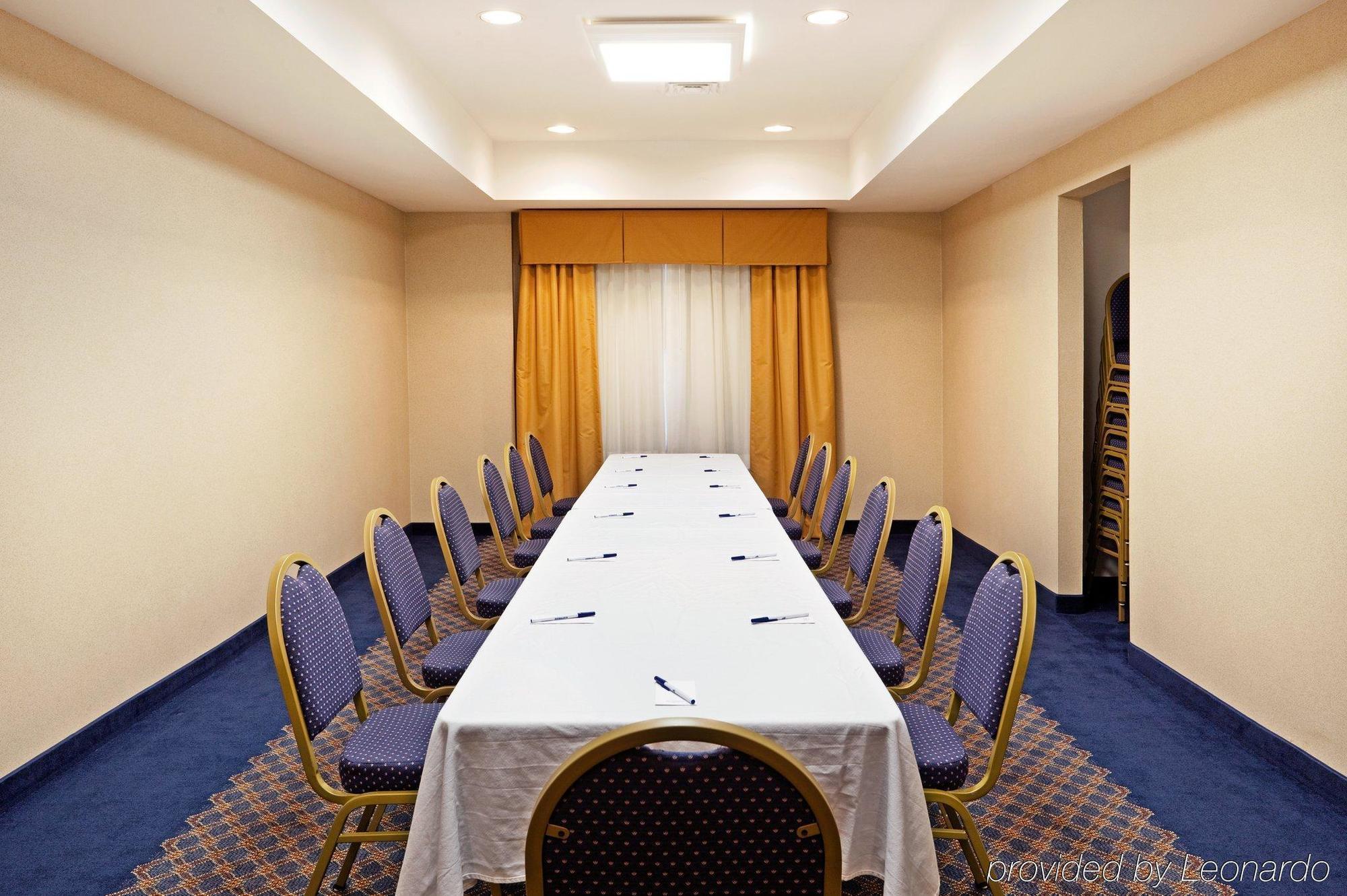 Holiday Inn Express Hotel & Suites Cherokee-Casino By Ihg Bagian luar foto
