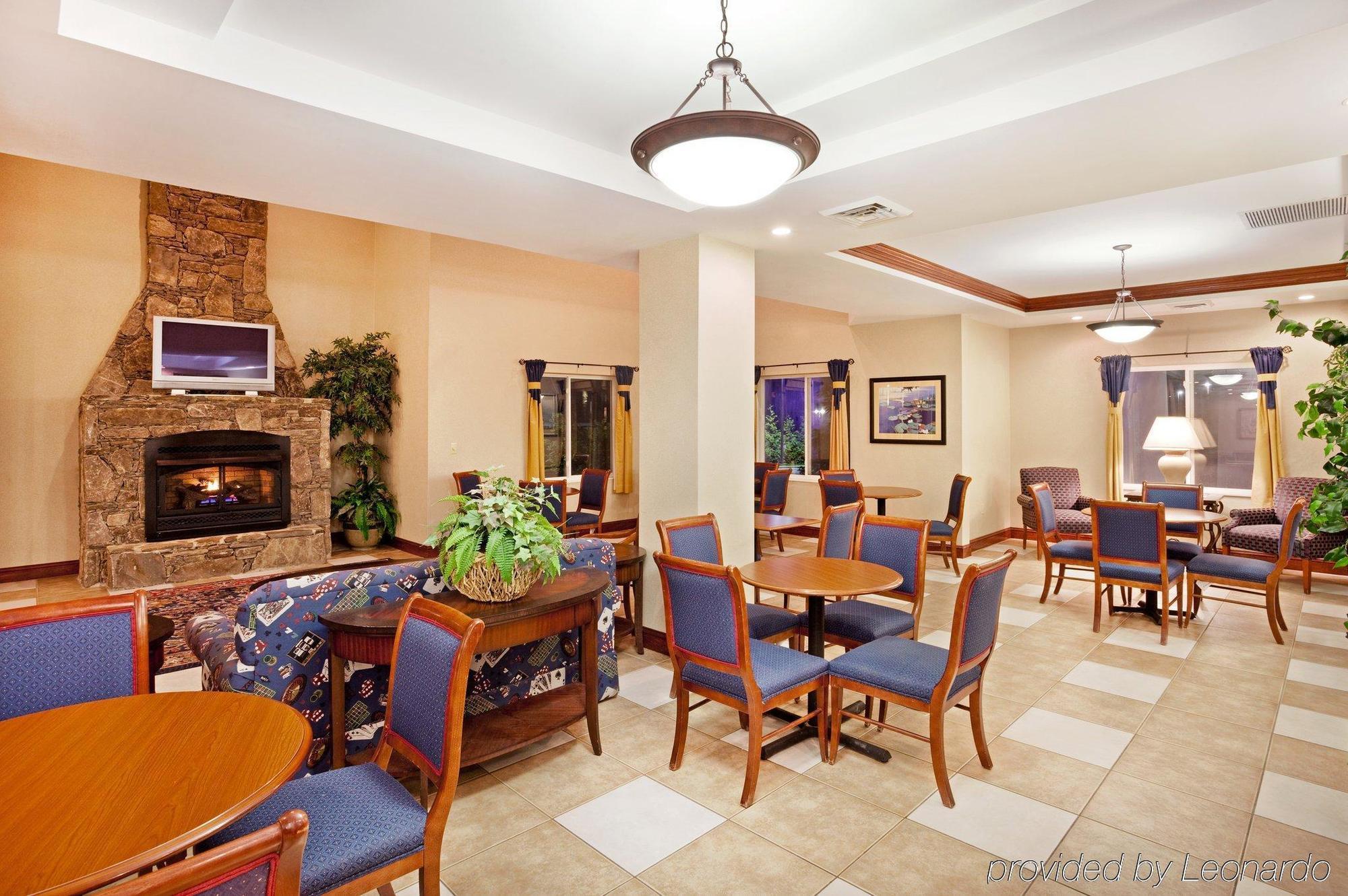 Holiday Inn Express Hotel & Suites Cherokee-Casino By Ihg Bagian luar foto